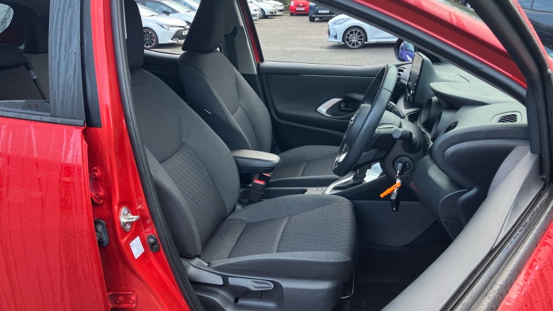 Toyota Yaris 1.5 Hybrid Design 5dr CVT Hybrid Hatchback